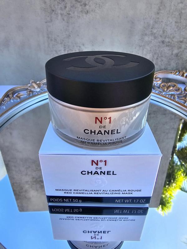CHANEL N°1 DE CHANEL REVITALIZING MASK Exfoliates - Evens