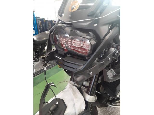 BMW R1250GSA ヘッドライトガード取付（Motorrad