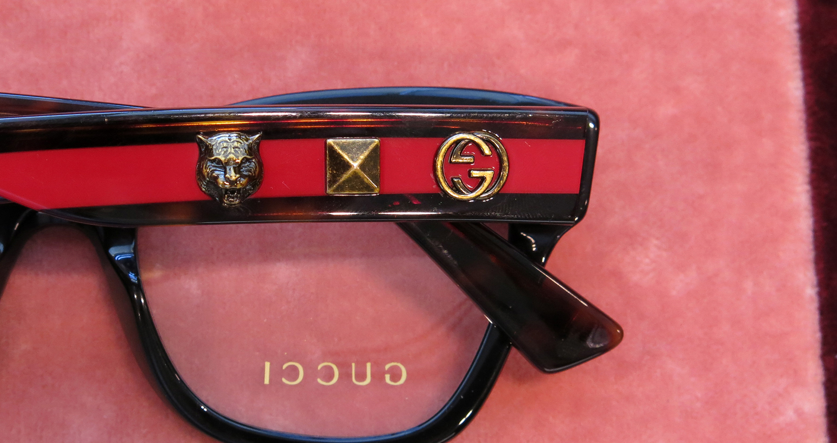 アレッサンドロ・ミケーレによる新生GUCCIのメガネ・サングラス ポンメガネ