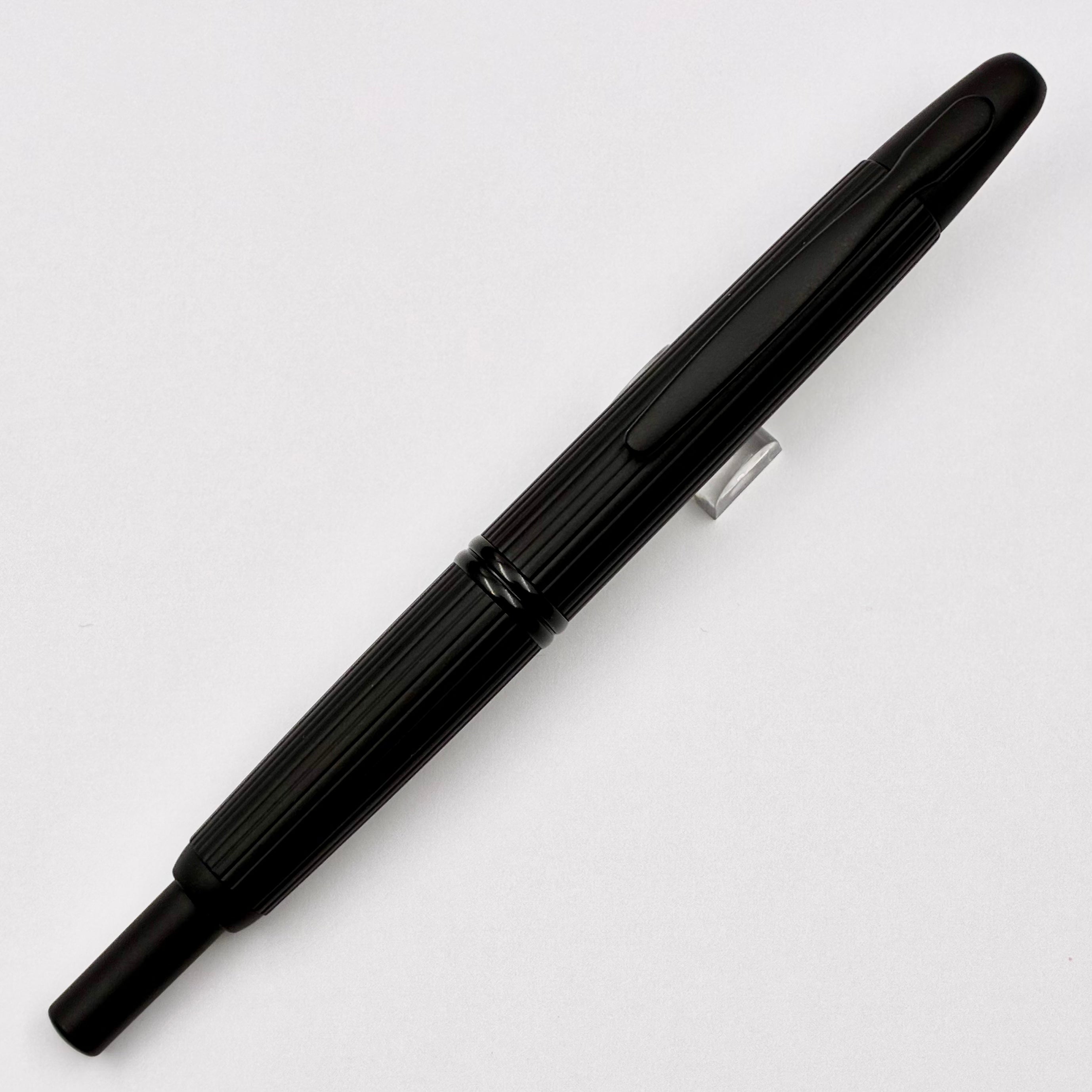 PILOT キャップレス 万年筆 ストライプ マットブラック – Poesie文具