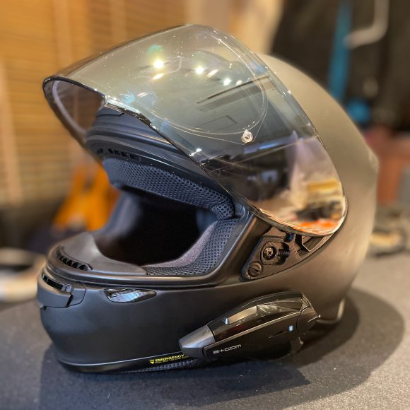 初めてバイク用のインカム導入。B+COM ONEを買ってSHOEI Z-7に