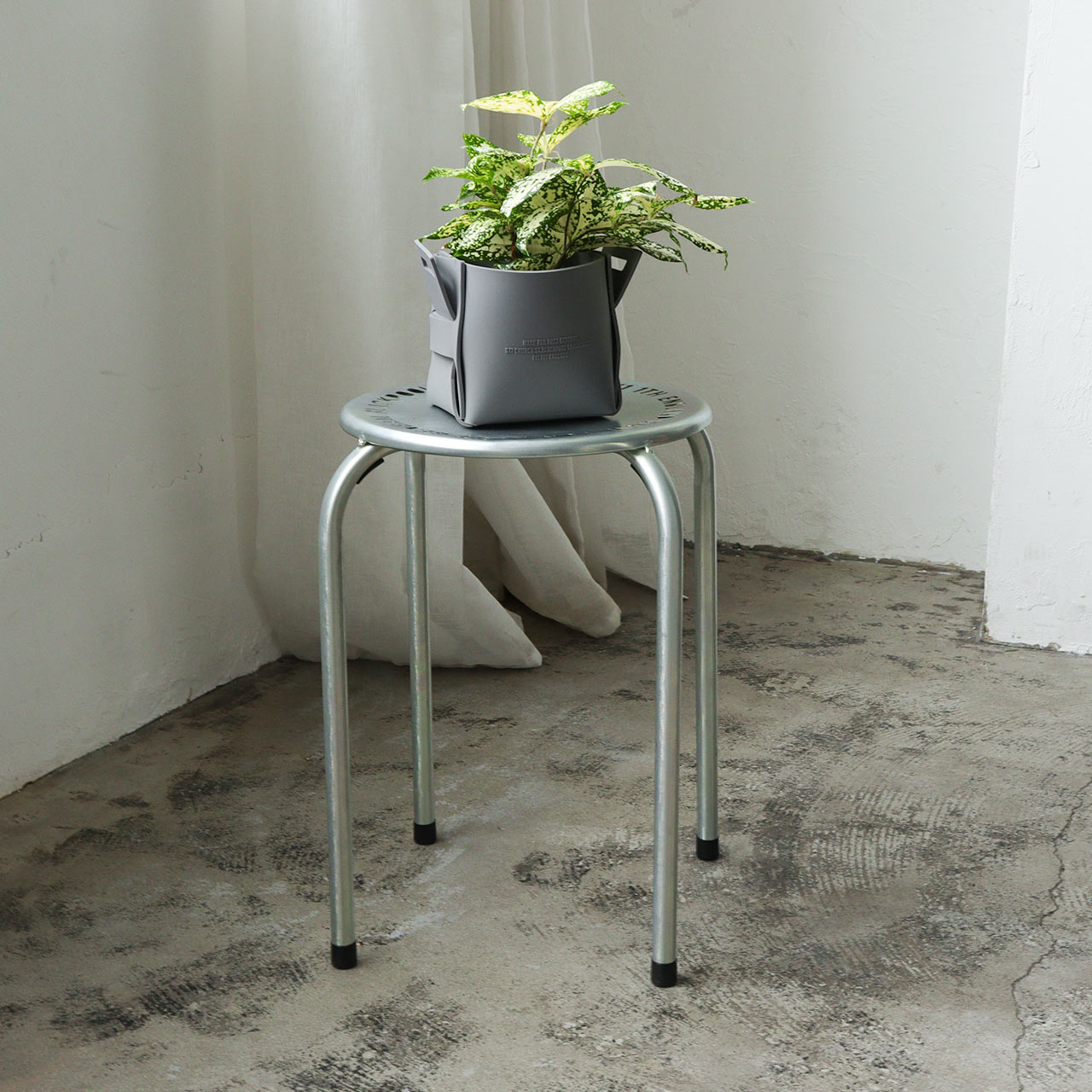 STACKABLE METAL STOOL / スタッカブルメタルスツール - GRAY