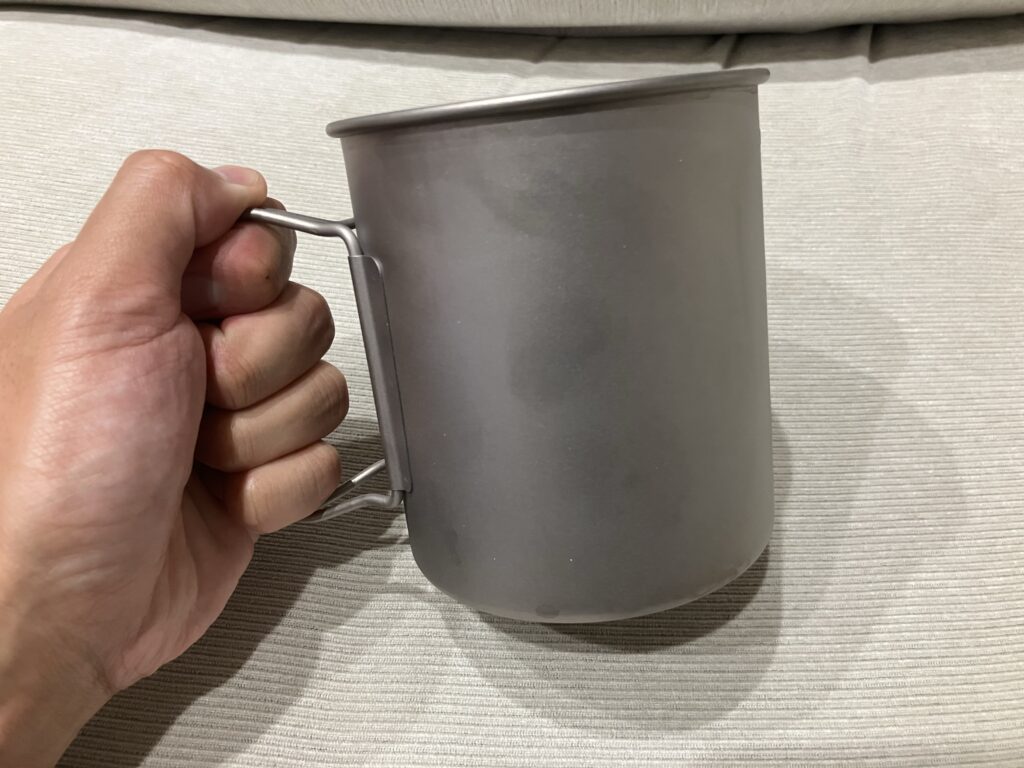 レビュー]”バーゴ チタニウムライト750マグ” 湯切り付き！シンプルで