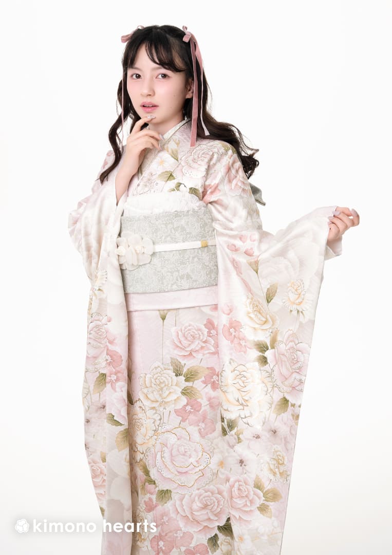 ロマンティックガーリー】淡いピンク地に薔薇が咲き零れる振袖
