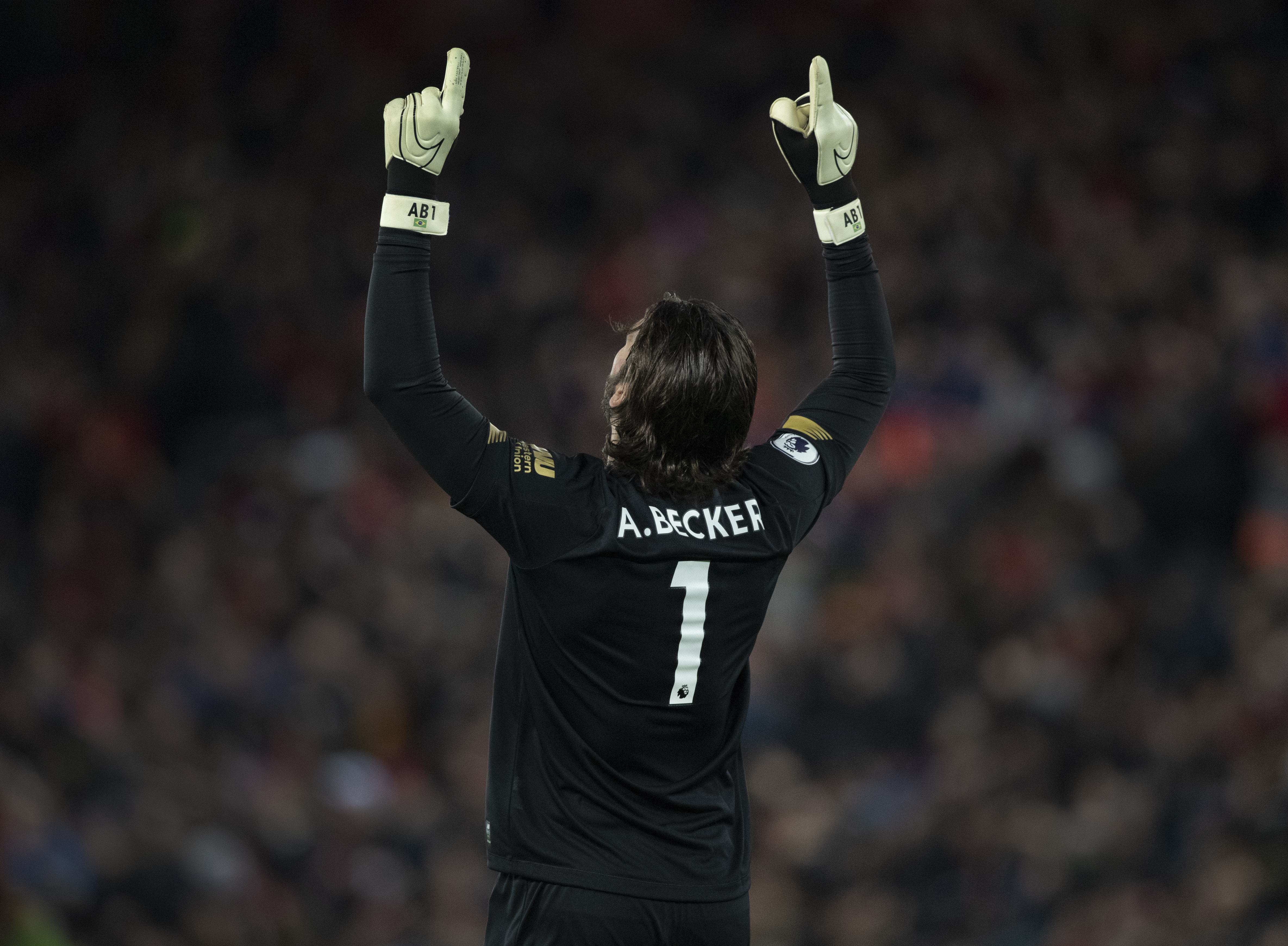 Liverpool's Alisson Becker Receives Samba Gold Trophy | The