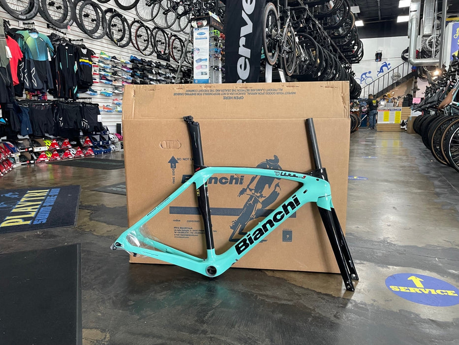 Bianchi Oltre XR3 Disc Frameset - 2022 — Playtri The Colony