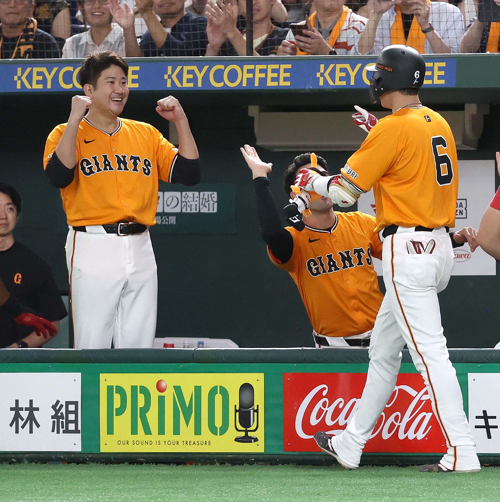 亀あり 坂本勇人 岸田行倫 直筆サイン入り ヒーローズプレート 巨人