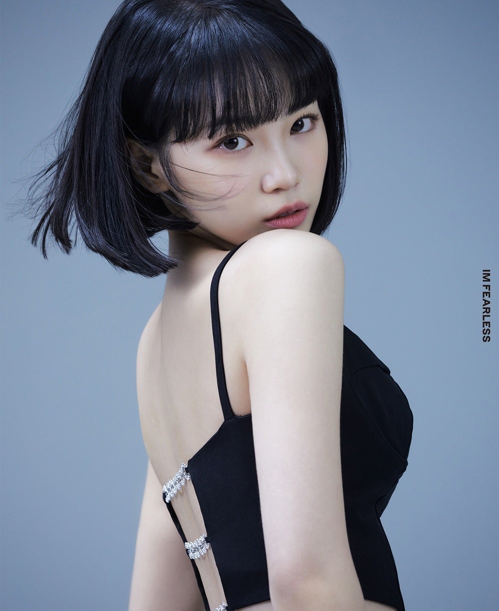 LE SSERAFIM、4人目のメンバー KIM CHAEWON公開！ | 株式会社HYBE