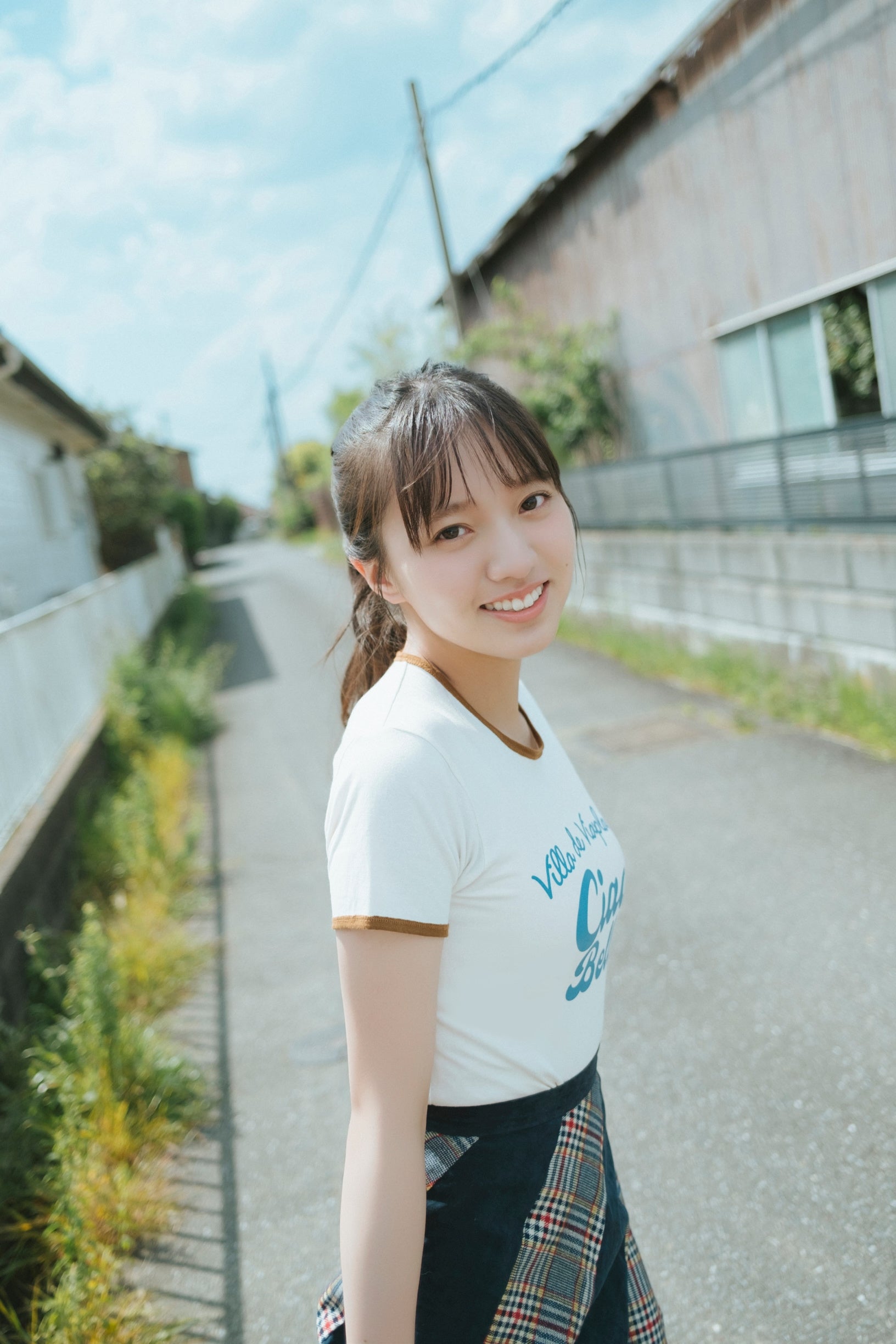 B.L.T.賞」を受賞した乃木坂46・海邉朱莉がソロ初グラビア！ 青空が