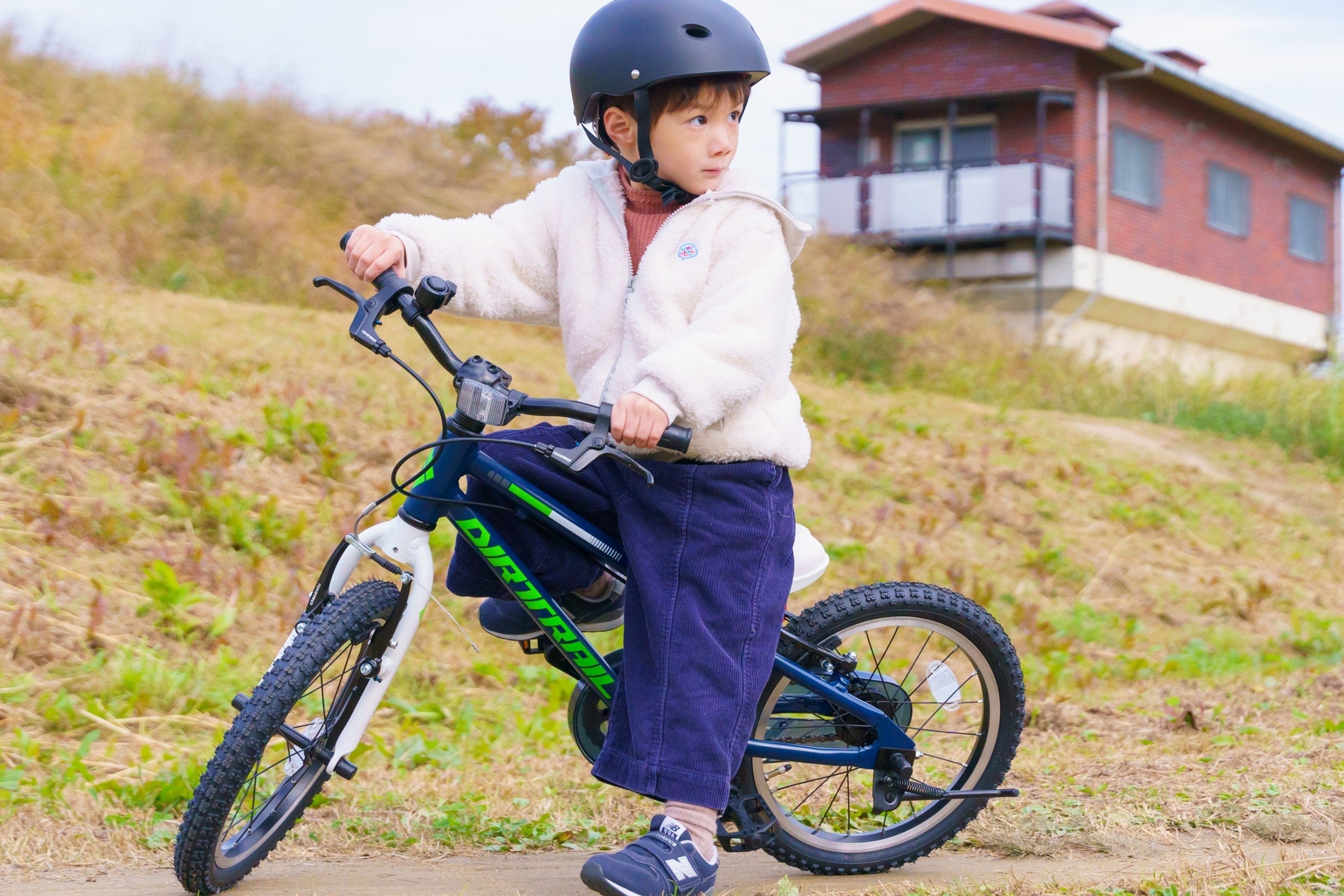 まるで本格MTB！超軽量キッズスポーツバイクDIRTRAIL KIDS(ダー