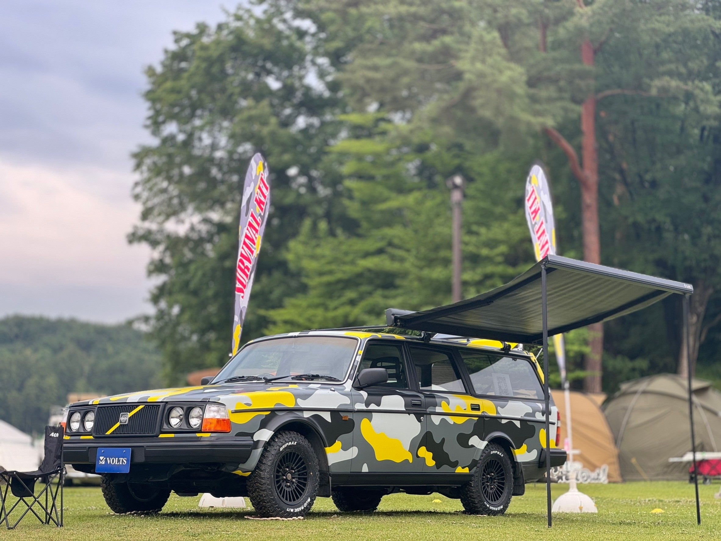 ボルボ240の「車中泊×防災」カスタムデモカーがアウトドアイベントで初