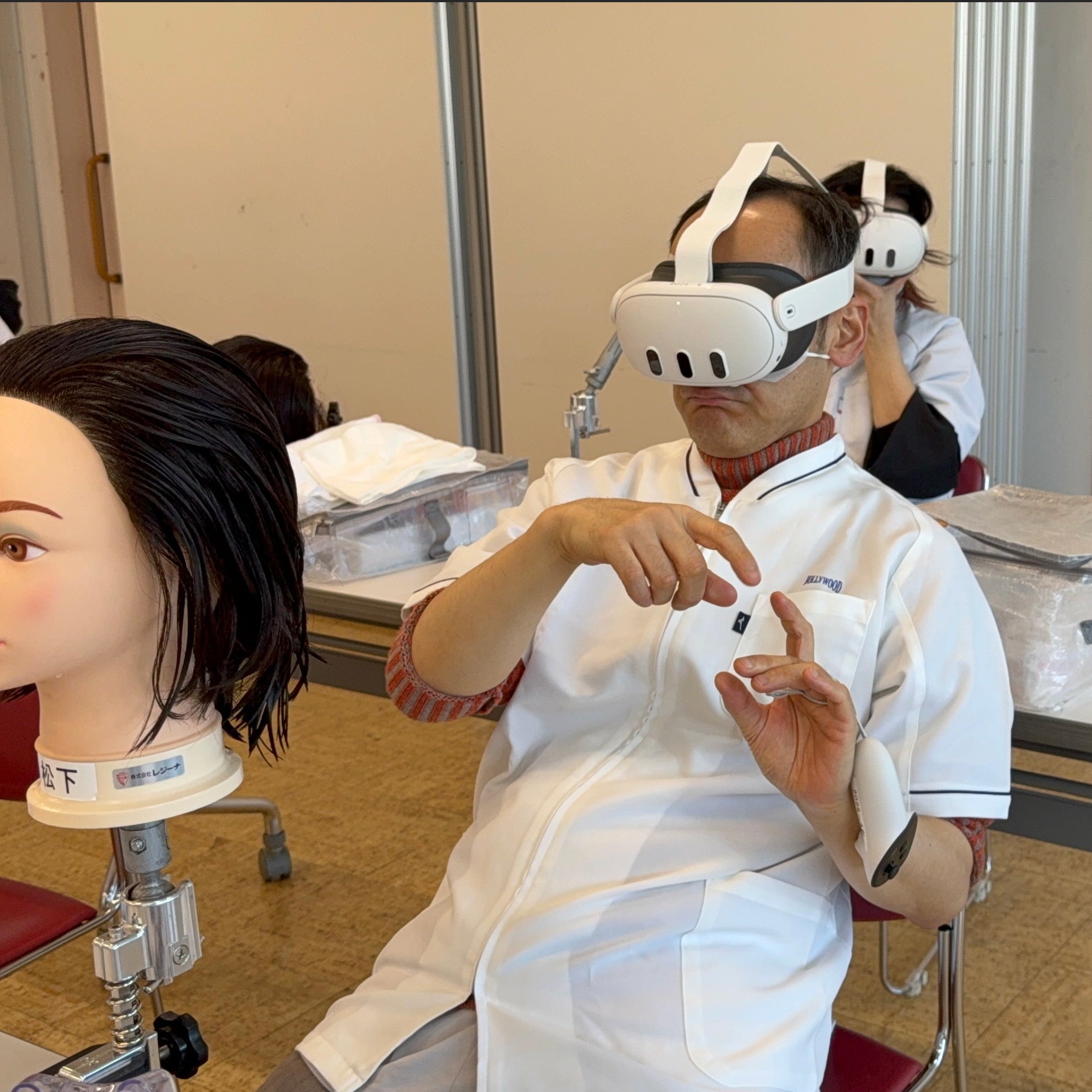 創立100周年記念プロジェクト】美容師国家試験対策のためのVR教材を