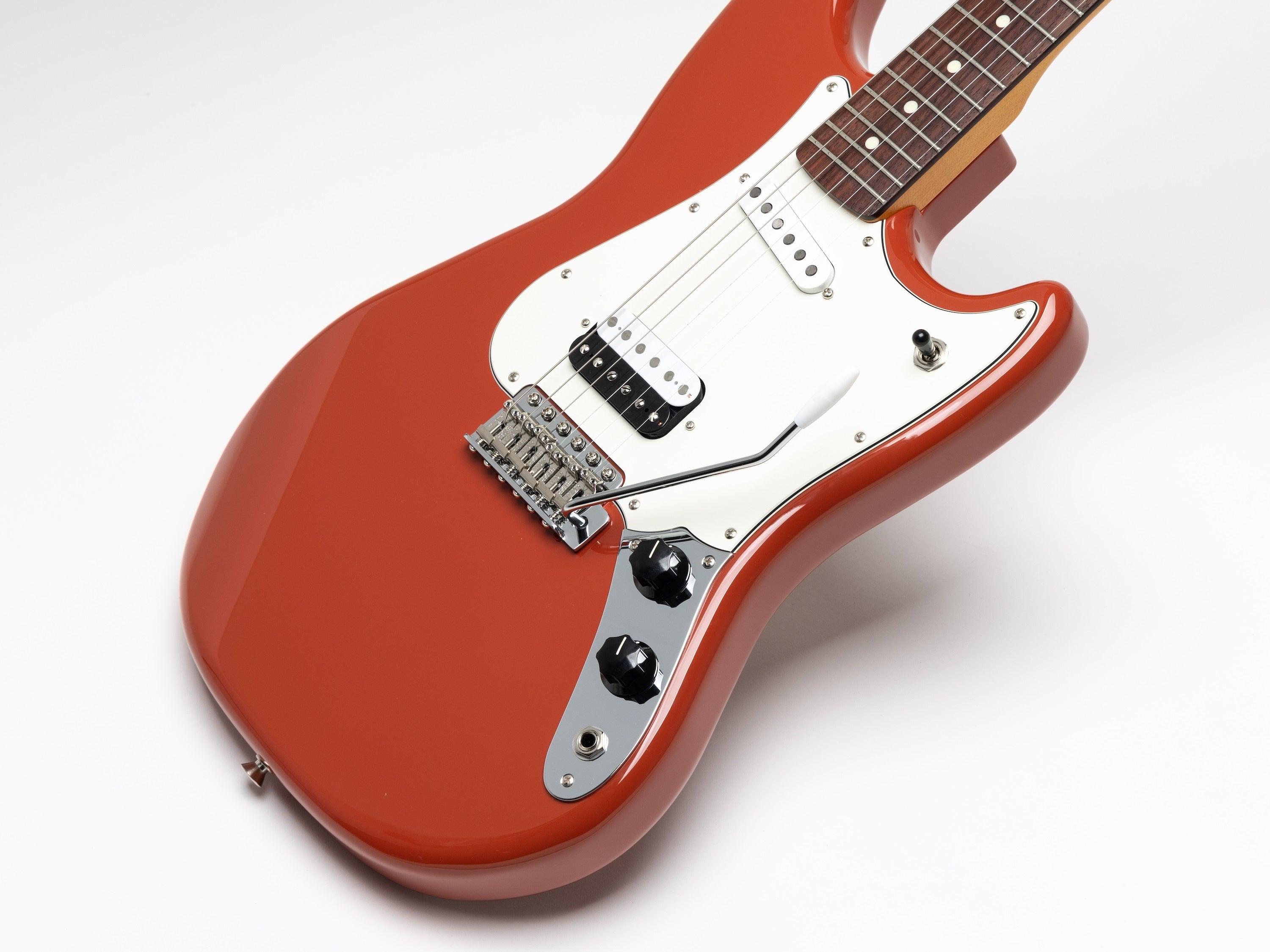 Fender®︎よりユニークな見た目と機能を搭載した新モデル【Made in
