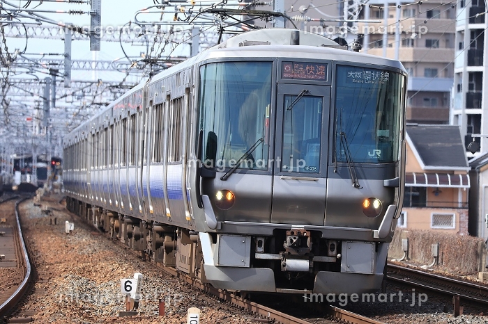 JR西日本】223系0番台 関空・紀州路快速（大阪環状線：野田駅）の写真