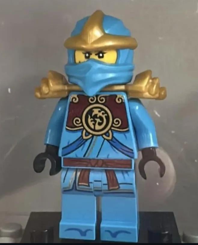 Better look at the upcoming ZX Nya minifigure included in a board