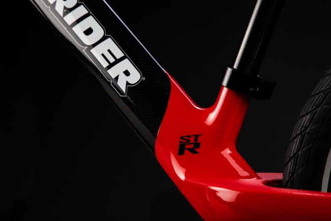 前代未聞！幼児向けランニングバイク「ストライダー」にカーボン製ST-R