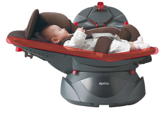 赤ちゃんに理想的な“唯一”の平らなベッド型チャイルドシート