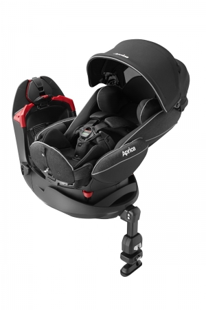 クルマの中だって、生まれたての赤ちゃんは「平ら」が理想的