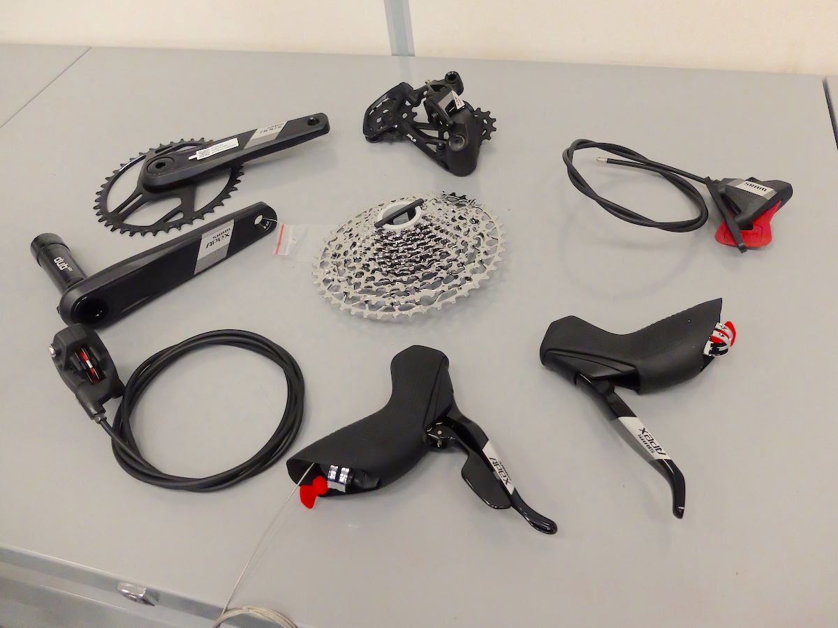 SRAM Apex XPLR 12 メカニカル グラベル バイク用新 XNUMX 速ギア