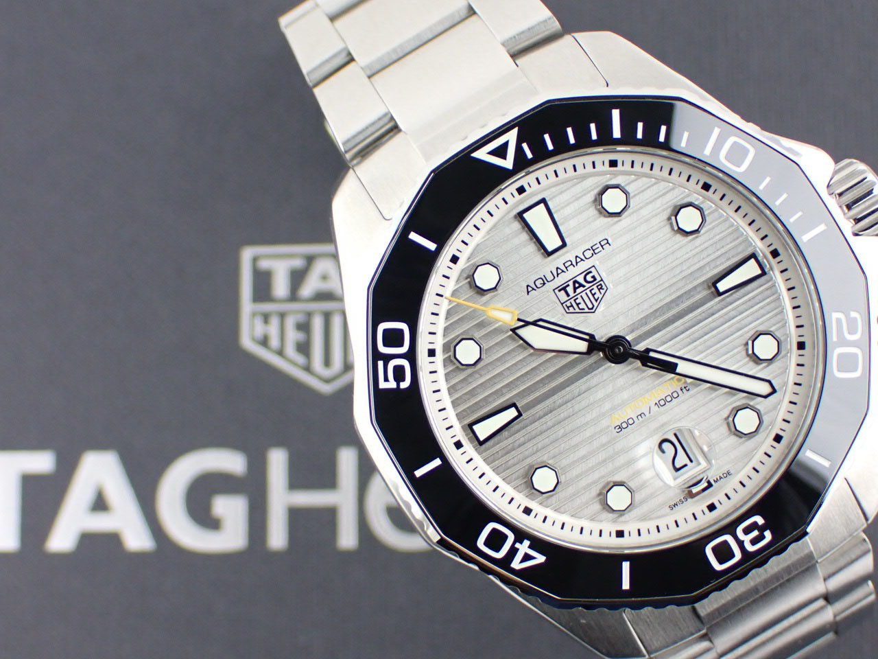 タグホイヤー アクアレーサー プロフェッショナル300 シルバー文字盤