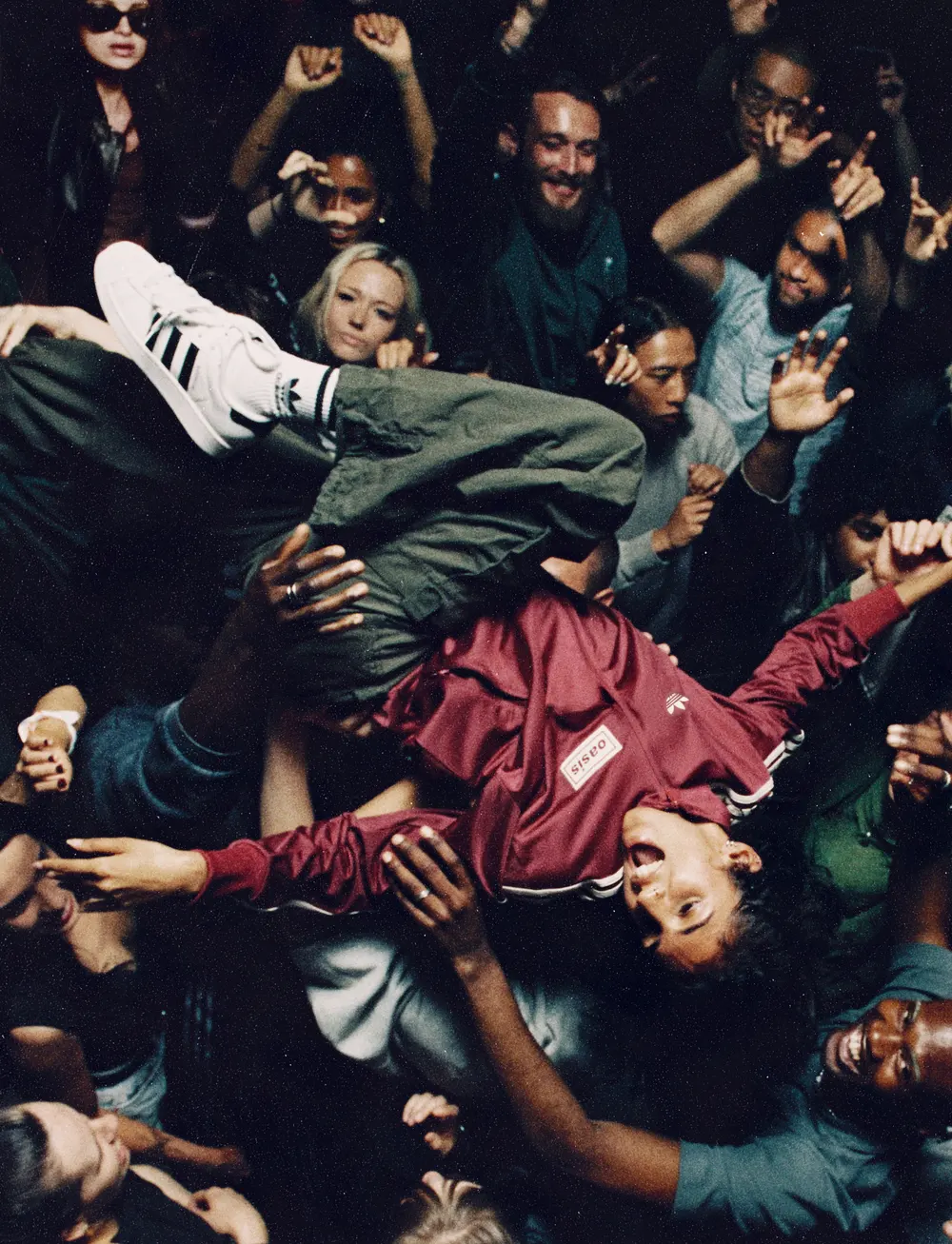 adidas Originals x Oasis、90年代スタイルが蘇る限定コレクションが