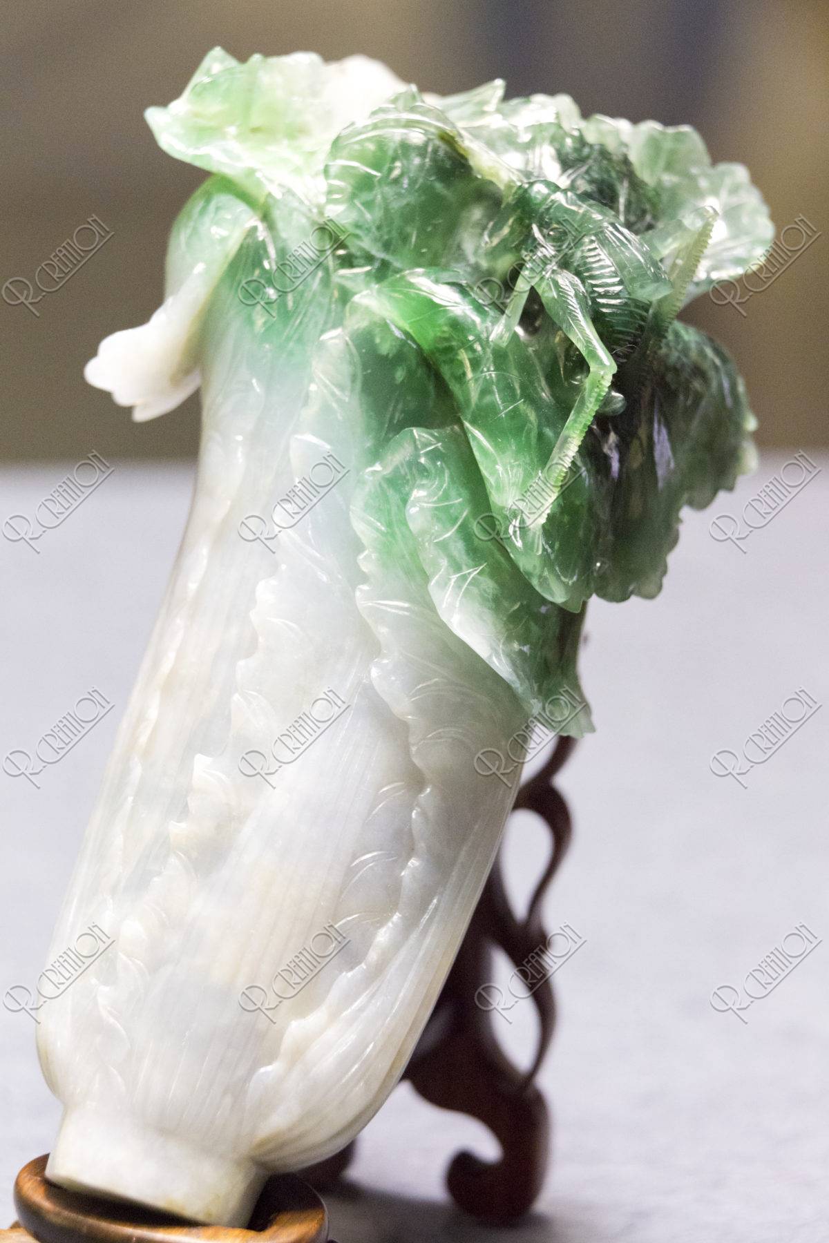 中国 玉石白玉彫刻 白菜 置物 唐木台付 V R7211B 中国 玉石白玉彫刻