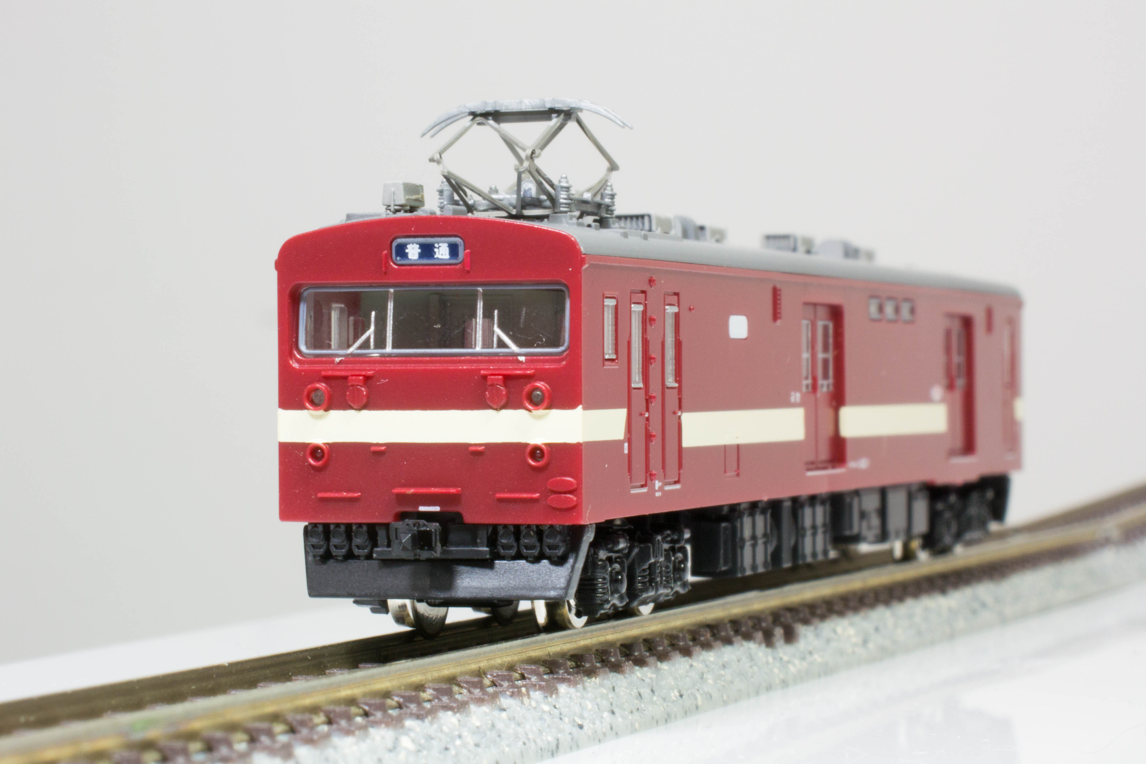 鉄コレ】郵便・荷物電車のクモユニ143-1とクモユニ147-1が入線 – 鉄道