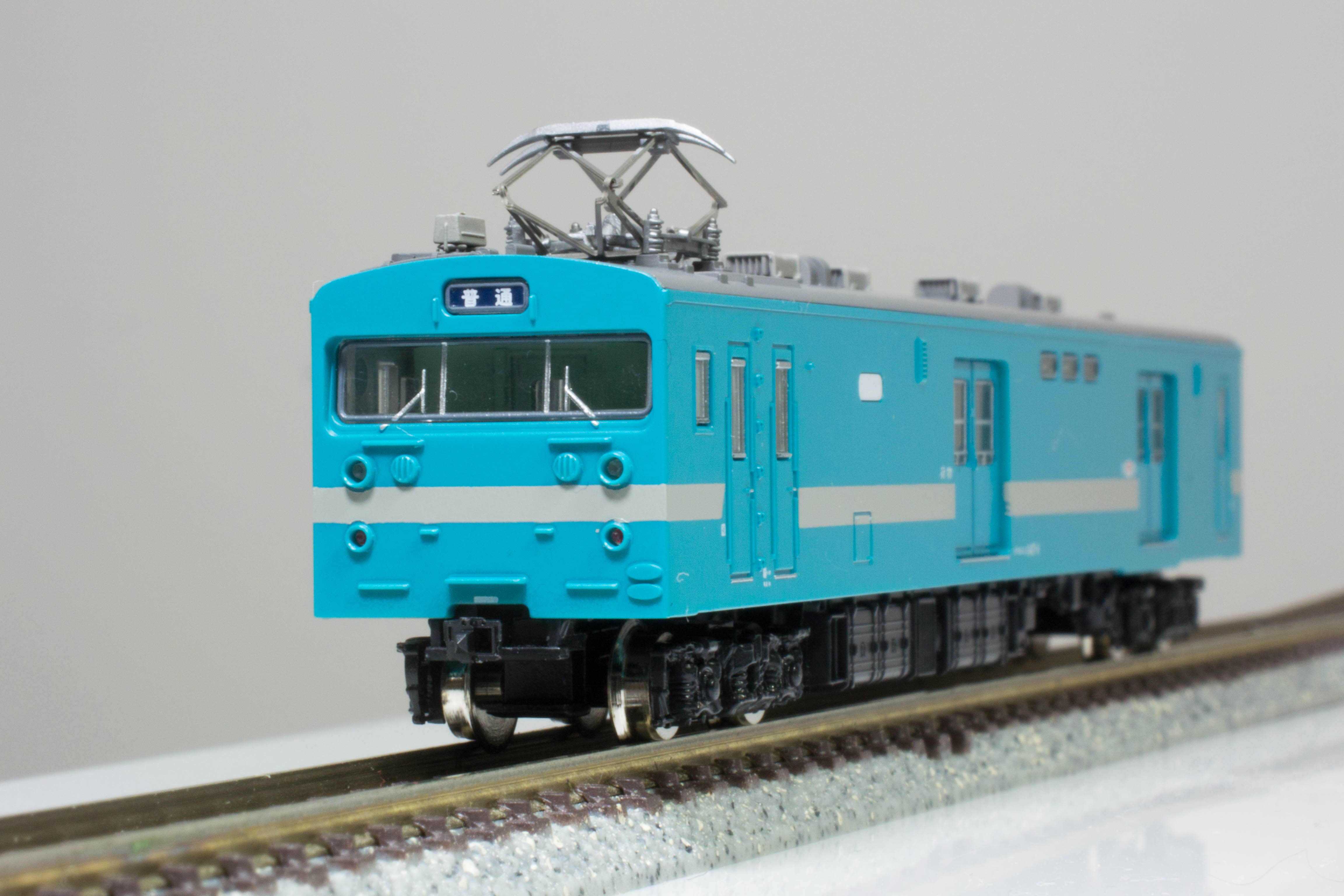 鉄コレ】郵便・荷物電車のクモユニ143-1とクモユニ147-1が入線 – 鉄道