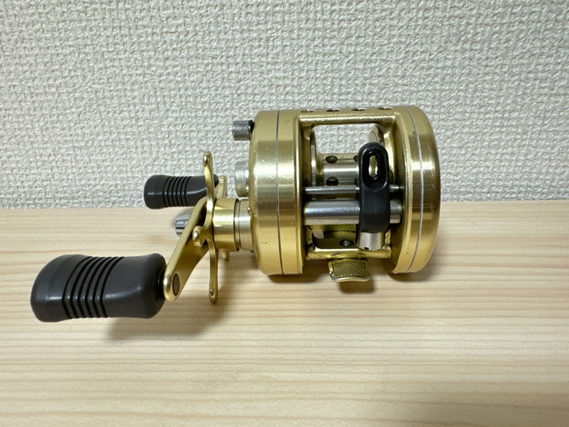 Shimano Baitcasting Reel 95 CALCUTTA 200XT Right 5.0:1 RH380200 Fishin