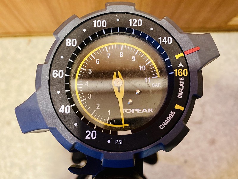 チューブレスタイヤのビード上げをラクに TOPEAK JawBlow Booster