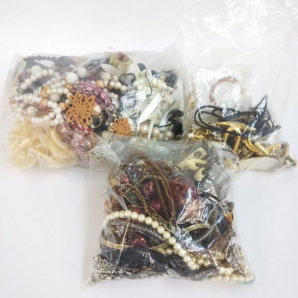 大量 総重量約2,600g ジャンク アクセサリーいろいろまとめて