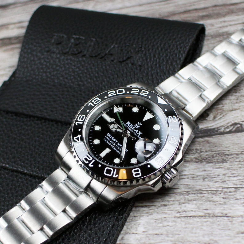 Relax Black GMT - Relax by Atelier Perpetuel
