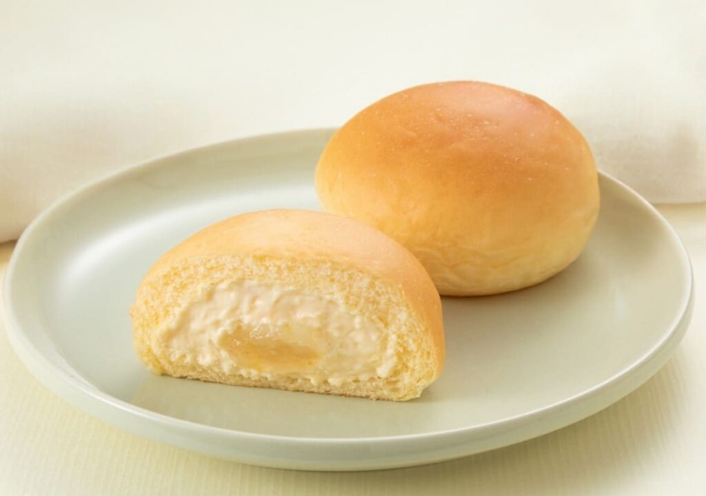 ファミマ限定で八天堂の「冷やして食べるとろけるくりーむパン怪獣