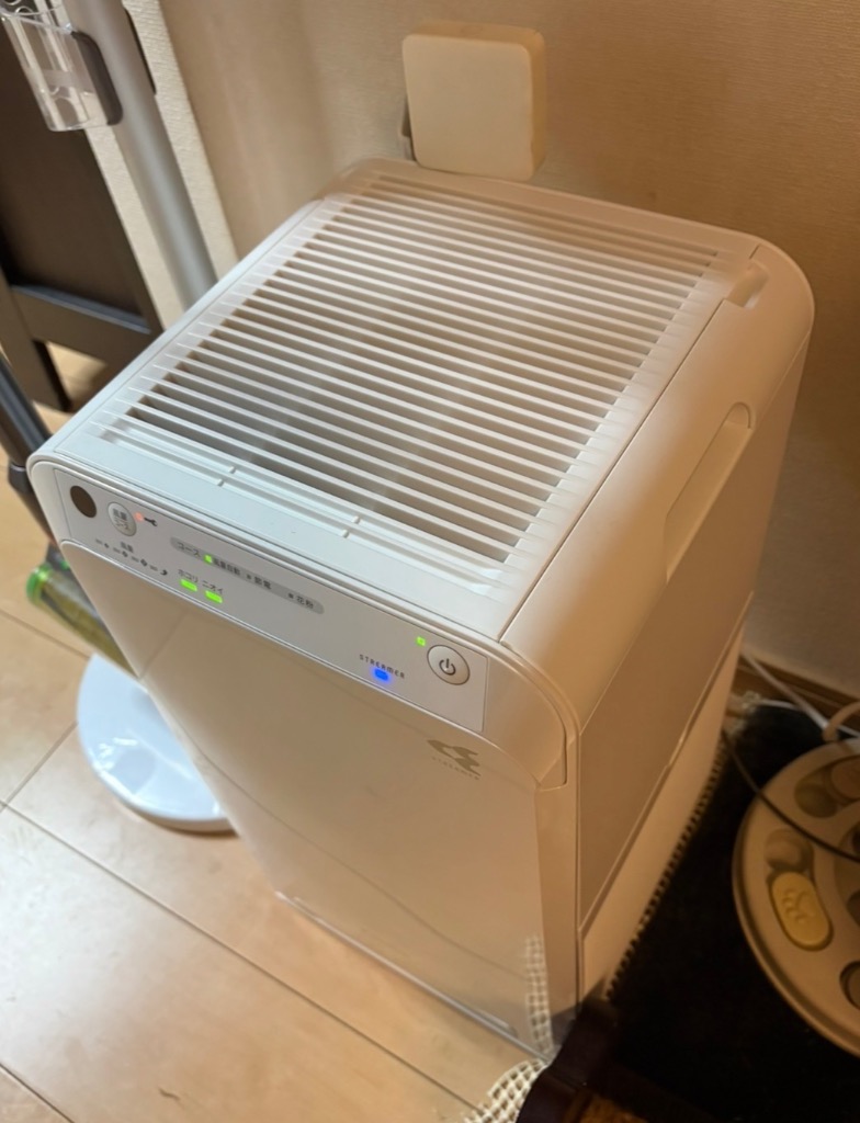 ダイキン（DAIKIN） ACM555A-W ストリーマ空気清浄機 ホワイト 小型