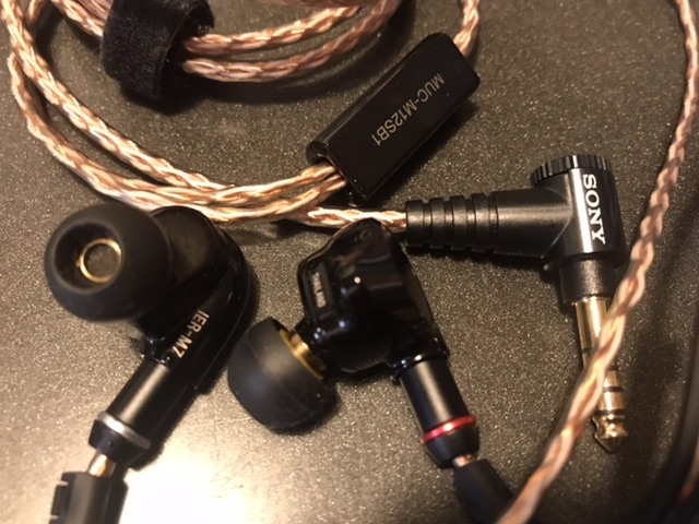 価格.com - 『イヤホン側の収まりは良いです。』SONY MUC-M12SB1 4.4mm