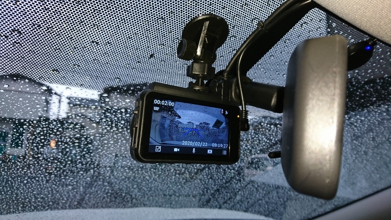 価格.com - 『ミラーの助手席側に取り付けましたが邪魔です。半分の