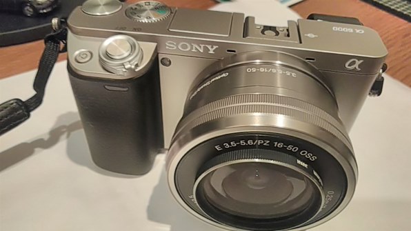 SONY α6000 ILCE-6000L パワーズームレンズキット [ブラック] レビュー