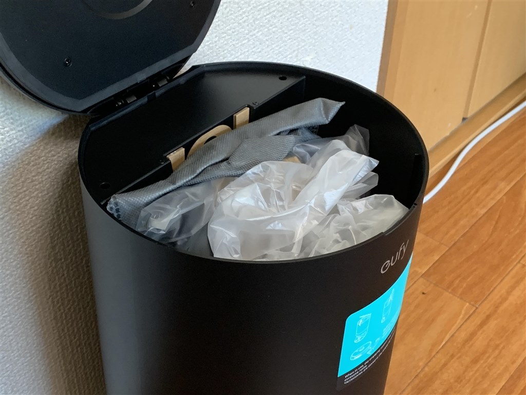 水拭きと自動ゴミ吸引ができる高コスパモデル』 ANKER Eufy RoboVac
