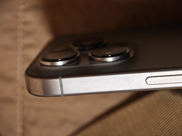 Apple iPhone 16 Pro 256GB SIMフリー [ナチュラルチタニウム] 価格