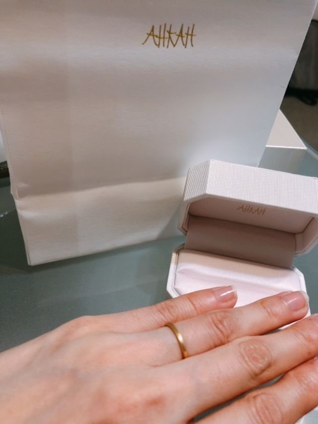 AHKAHのブランドが好きだったのと イエローゴールドの細めのものを探し