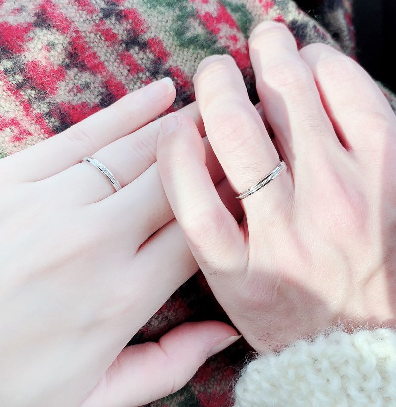 婚約指輪と重ね付けしたかったので、その事を考えて、ストレートでミル