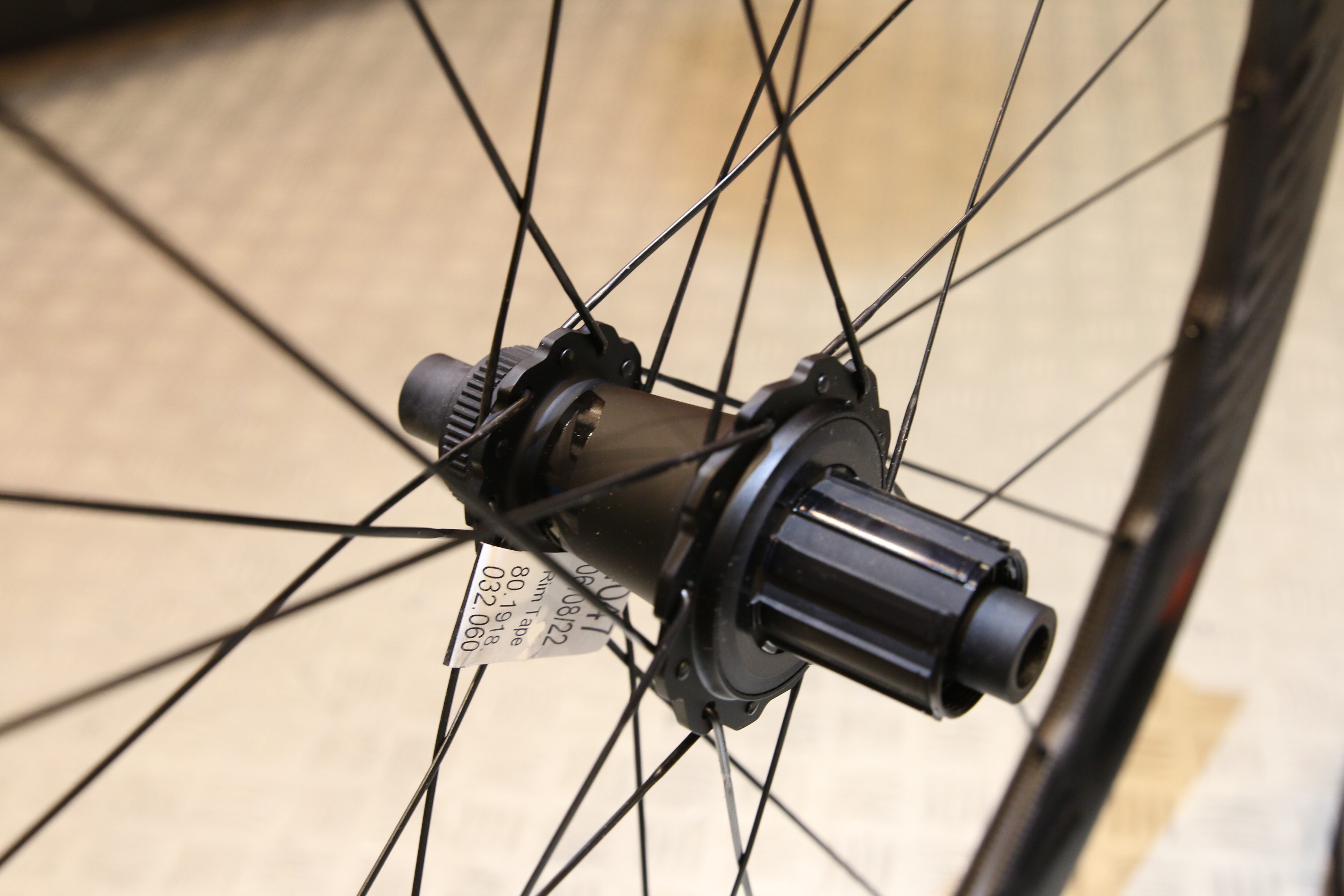 ZIPPチューブレス史上最軽量ホイールセット 「353 NSW DISC