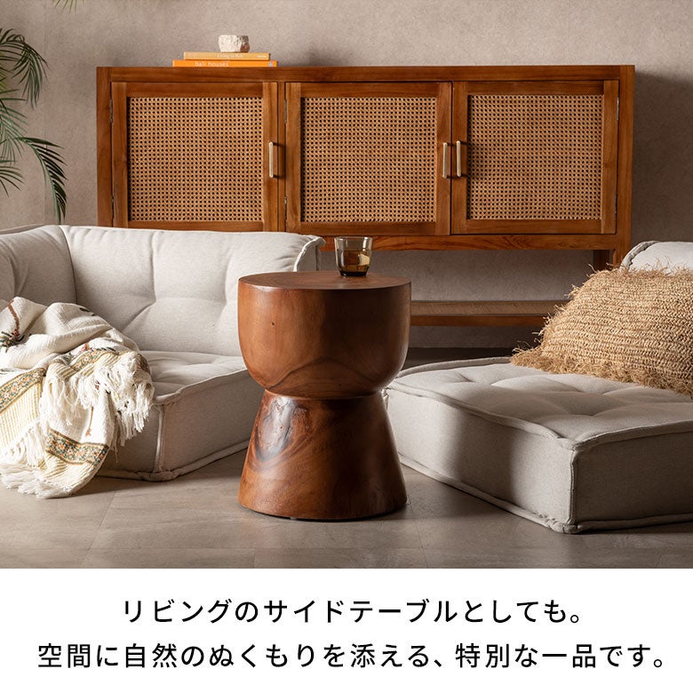 バリ島のヴィラやホテルでよく使われているモンキーポッドの丸太から