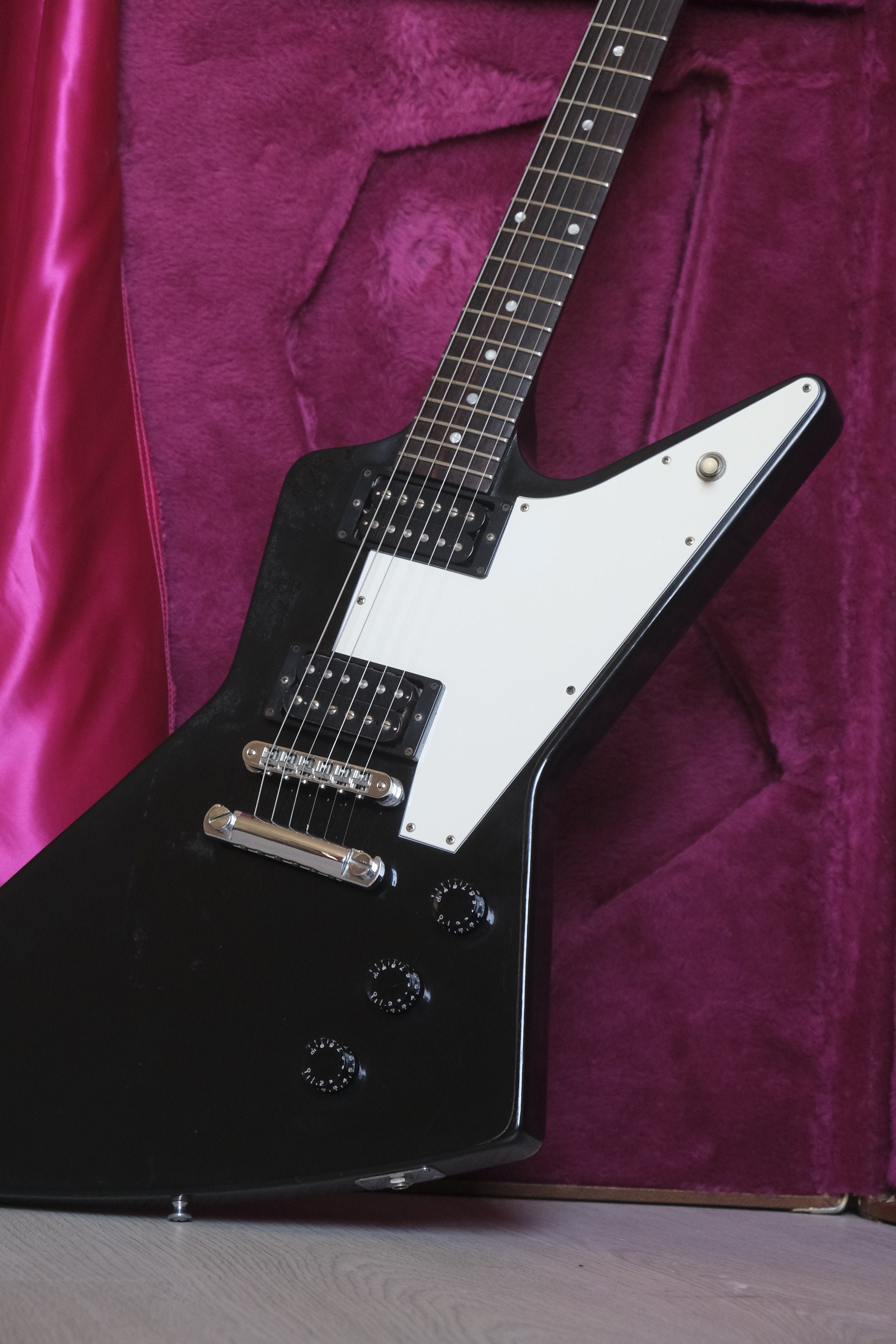 Gibson Explorer '76 2000 Ebony – Rinkies Guitars