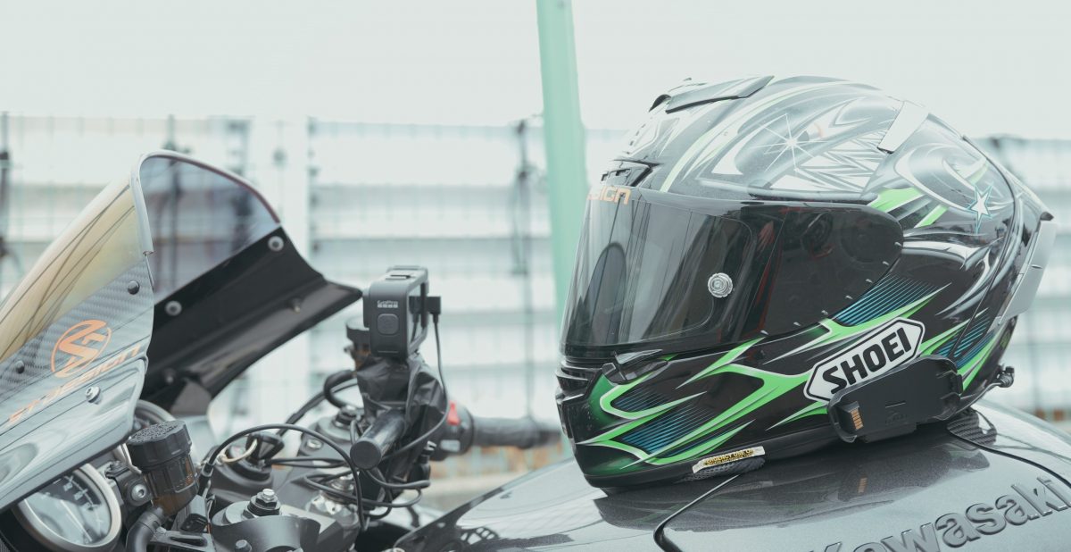 ギタリスト田崎慎也の“バイク乗ろうぜ” 大好きなヘルメットSHOEI X