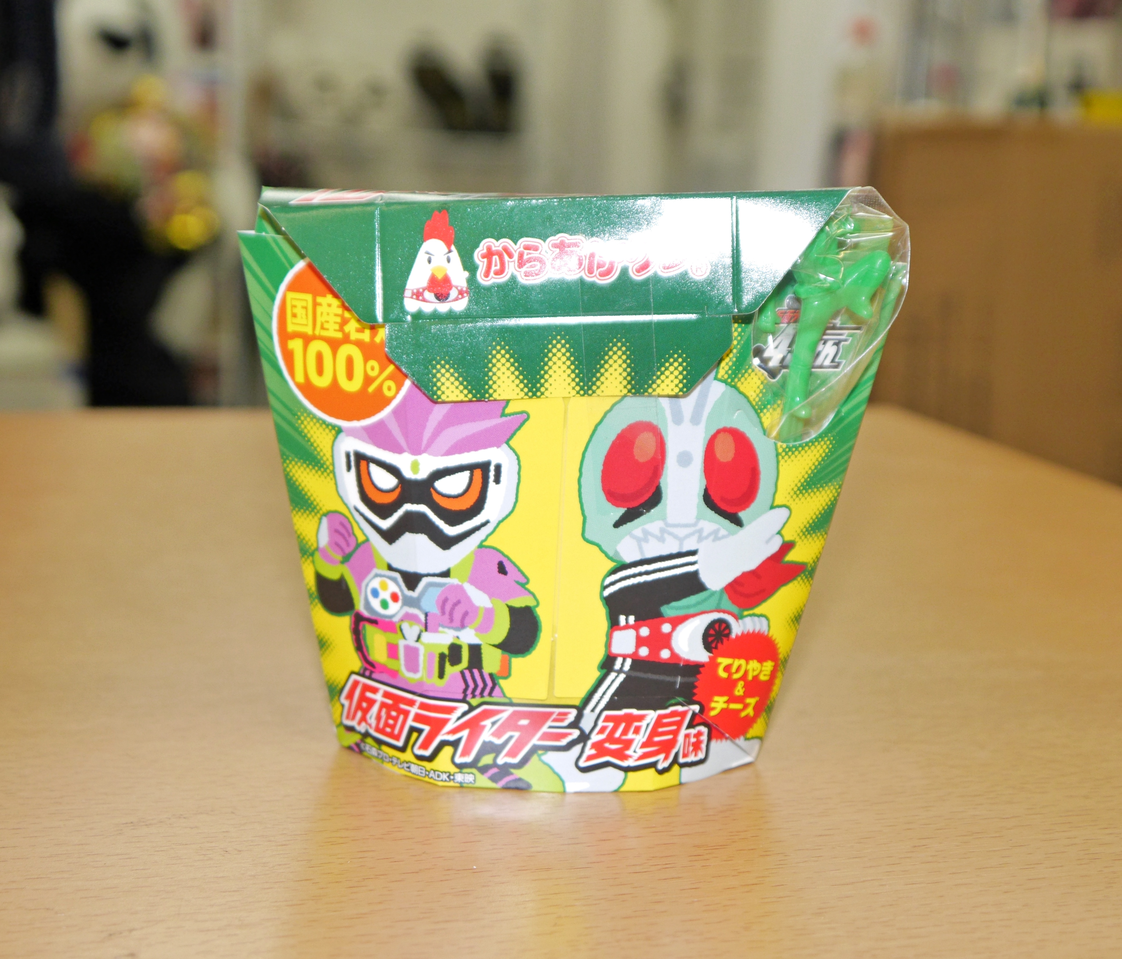 本日12/27発売！ 味が変身するという「からあげクン 仮面ライダー変身