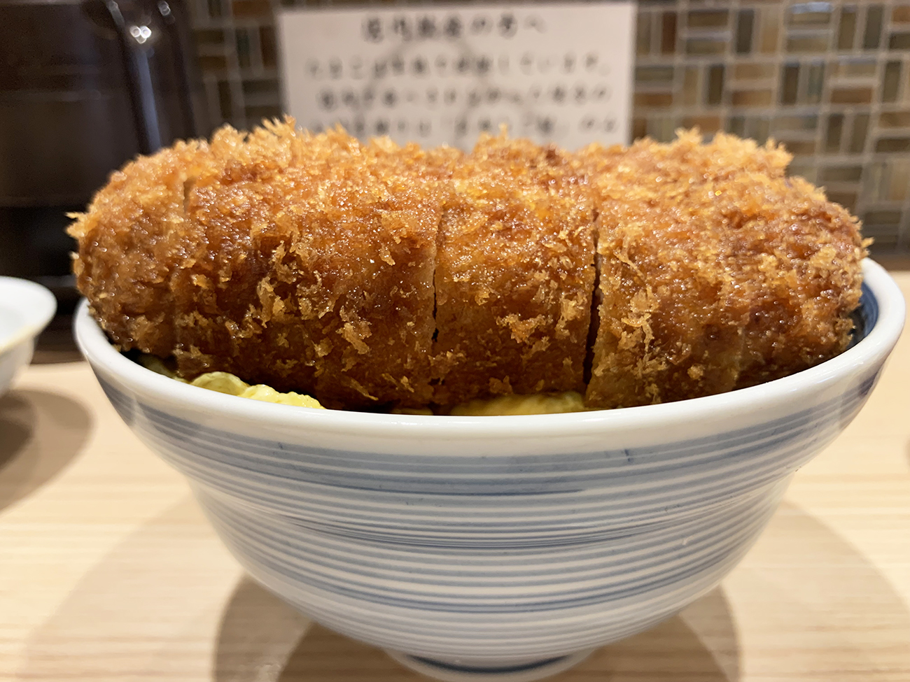 最強かつ丼】分厚い肉がトロける！『丸七』の「焼きカツ丼（特上）」が