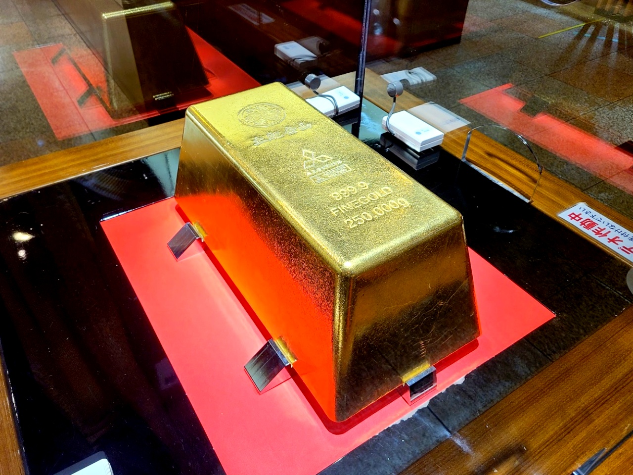 西伊豆・土肥金山で一攫千金を夢見て「砂金採り体験」にチャレンジ