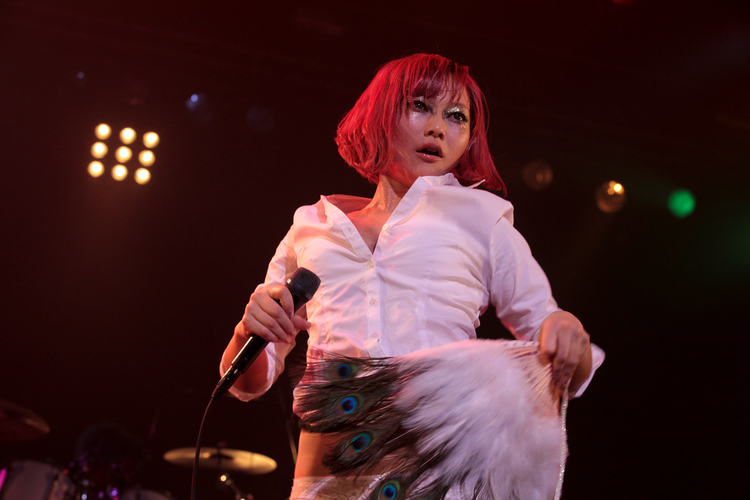 女王蜂 @ SHIBUYA-AX 2013.02.22 邦楽ライブレポート｜音楽情報サイト