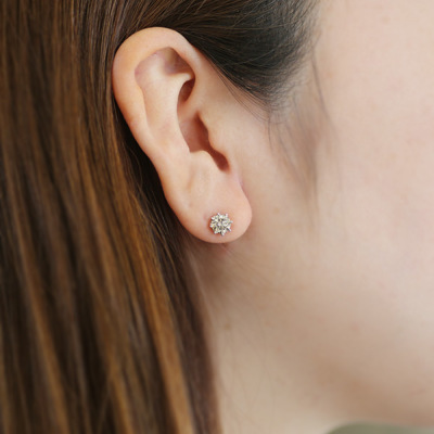 数量限定 即納 PT900 5.5mm 0.7ct ブラウンダイヤモンド 片耳 ピアス